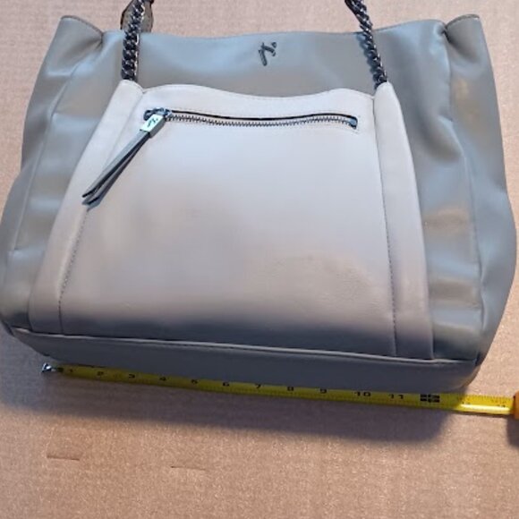 Simply Vera by Vera Wang dark/light gray large shoulder handbag w/9 compartments - Picture 10 of 11